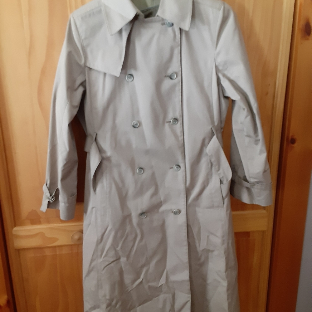 London Fog Main Coat size 8 regular
